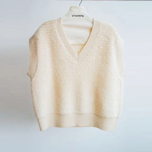 Pulover fără mâneci din tricot de cabluri cu gât roscat