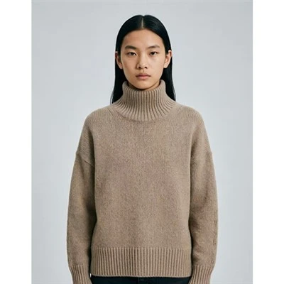 Boxy Camel Turtleneck Cașmir Feel