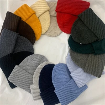 Pălărie standard colorată din lână merinos