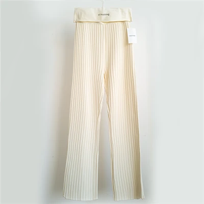 Pantaloni de damă din tricot cu buzunare