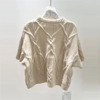 Ultimul design al puloverului de lână